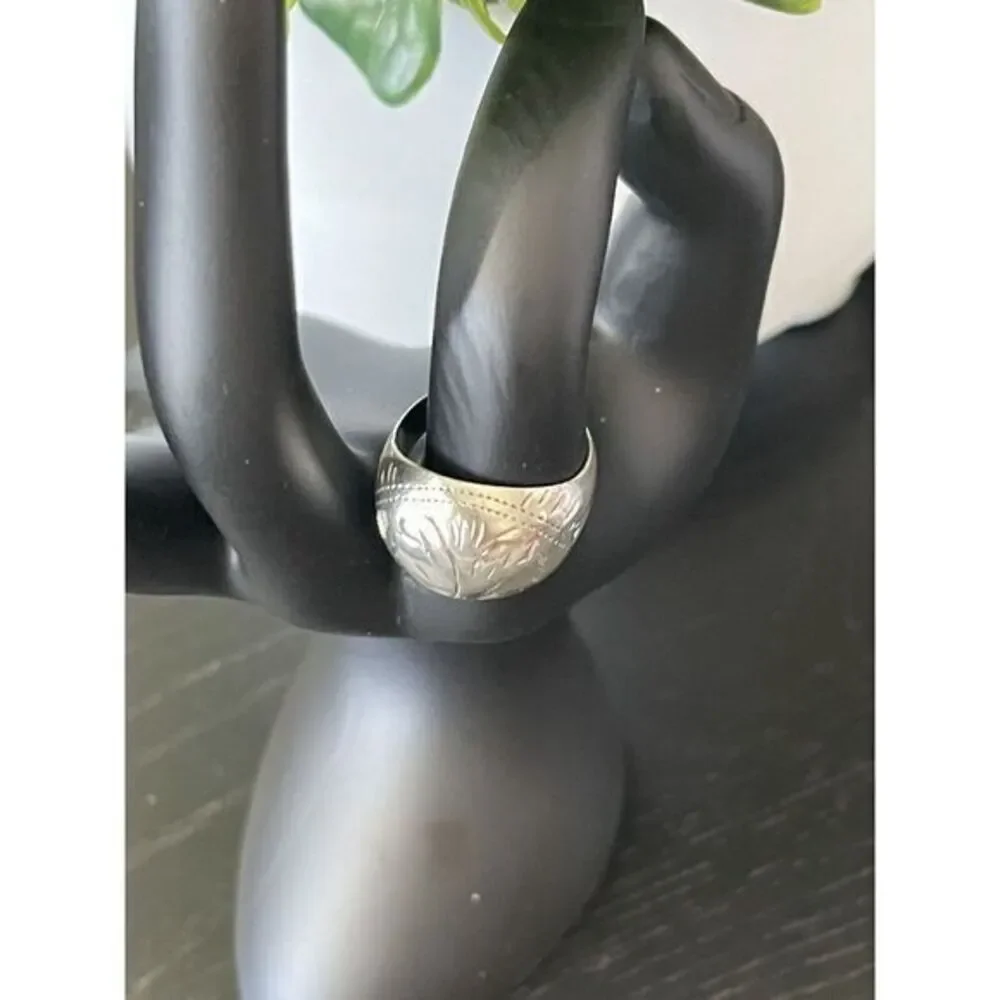 Sterling‎ Silver Etched Dome Ring 925 Size 7.25